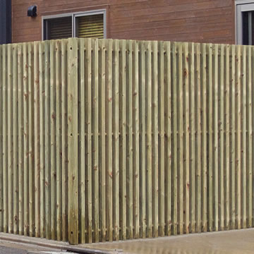 木の塀、縦格子のウッドフェンス、木べえさん。40×85角 格子フェンス H1800 ヒノキ
