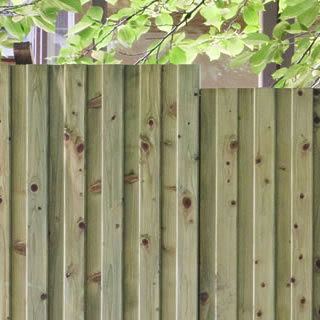 クロスポールフェンス 木べえさん 56mm角材の目隠しフェンス。天然木。桧にタナリスCYで加圧注入の防腐処理。外からも中からも格好いいリバーシブルフェンス。