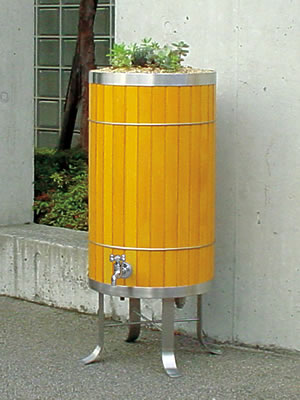 ステンレスボディに木板貼り お洒落な雨水タンク ガーデンエコボトル